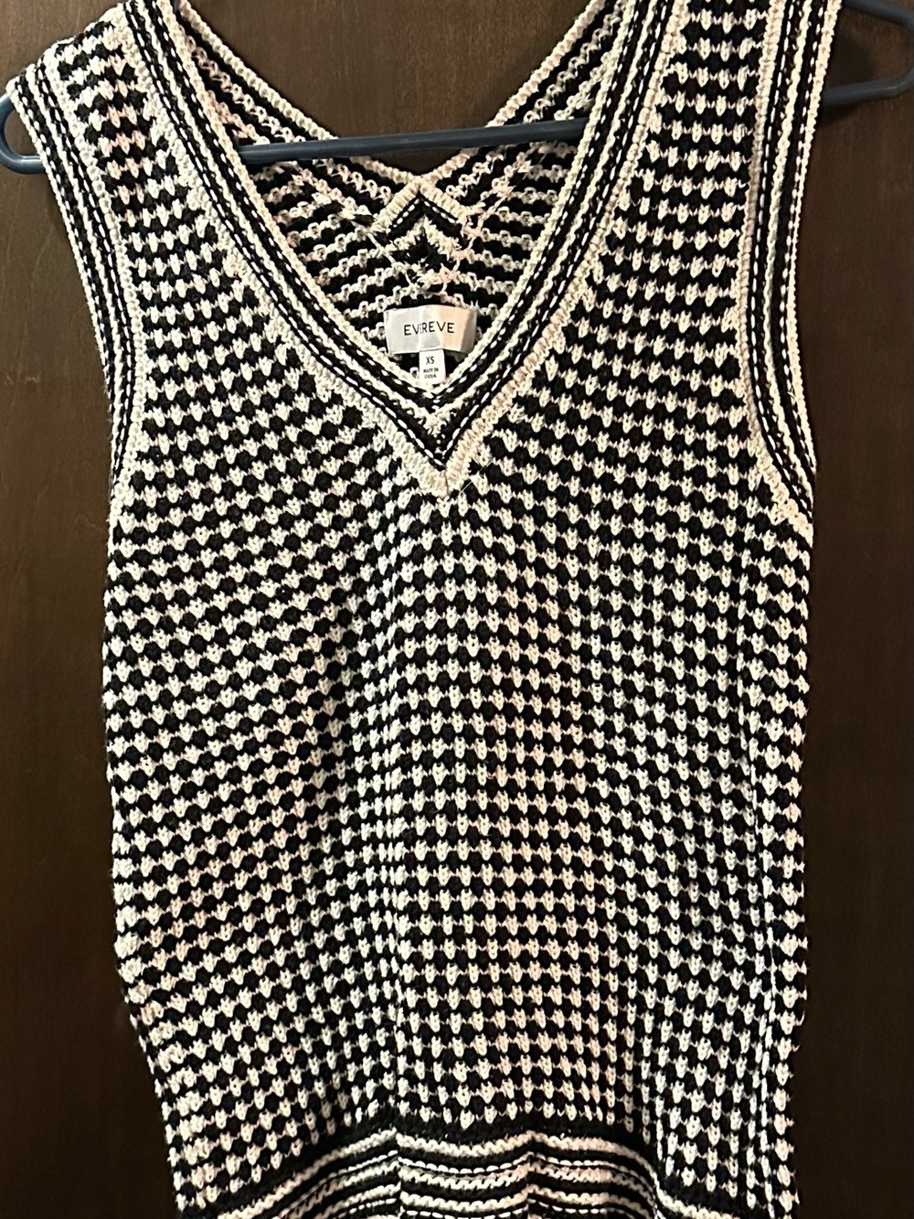 EVEREVE Black & White Knit Chevron V-Neck Sweater Vest Size XS 100% Cotton - Picture 2 of 4